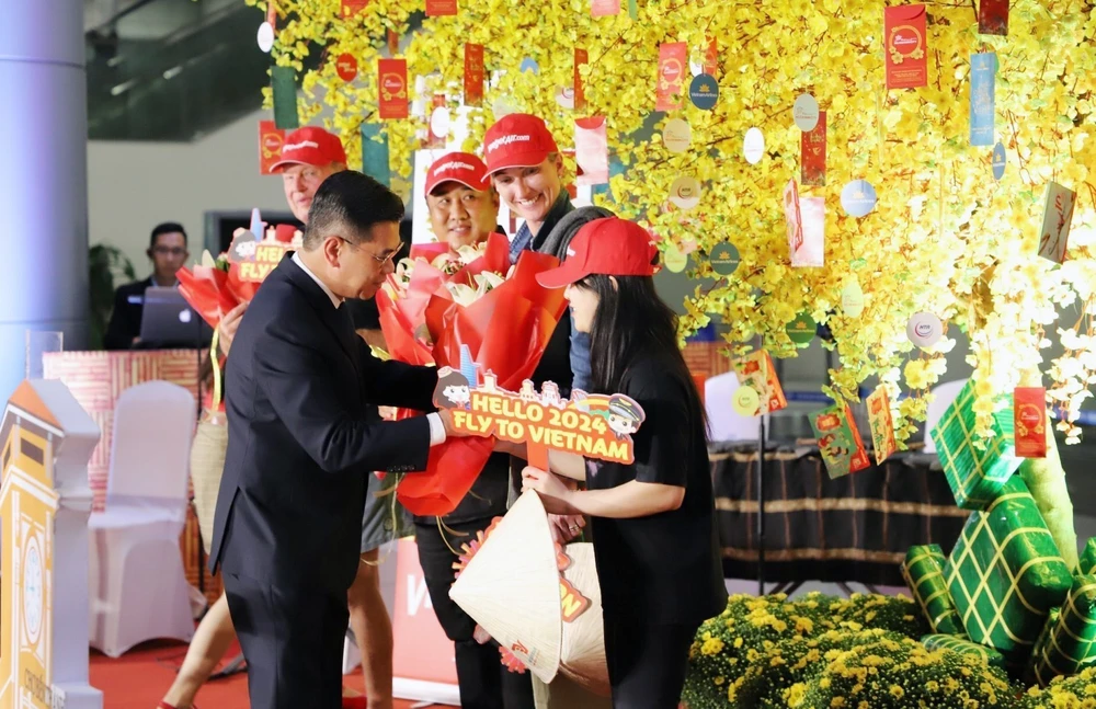 Thành phố Hồ Chí Minh đón chào những du khách quốc tế đầu năm 2024. (Ảnh: Mỹ Phương/TTXVN)