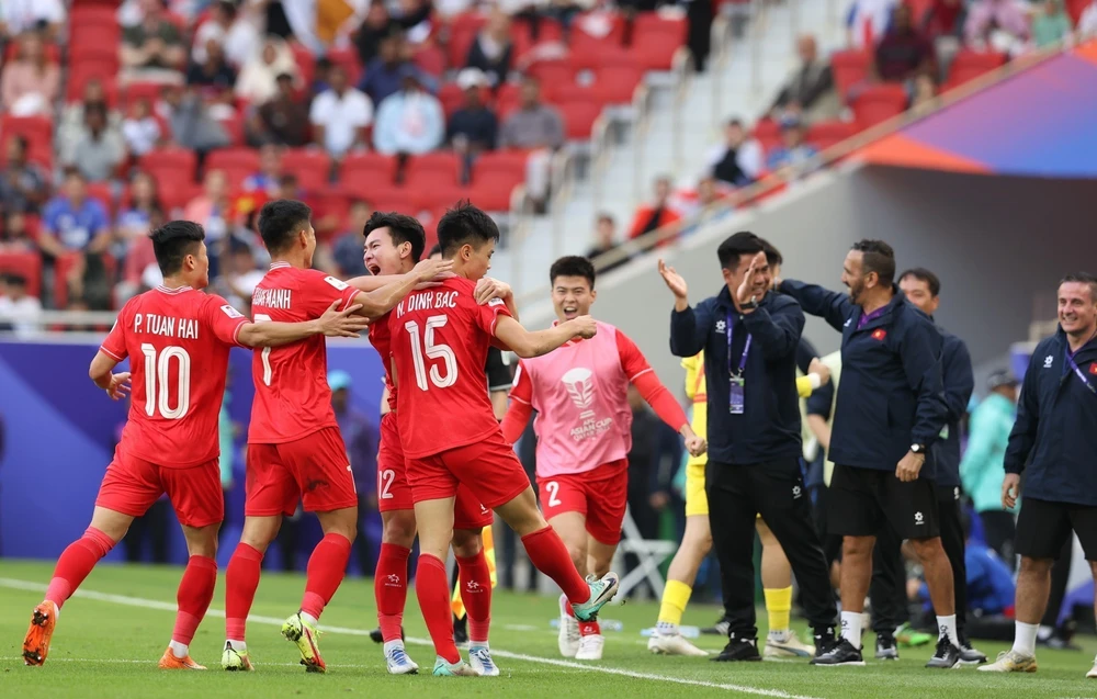 Tuyển Việt Nam đã nhận "mưa lời khen" từ truyền thông châu Á sau màn trình diễn ấn tượng trước Đội tuyển Nhật Bản trong trận ra quân tại bảng D Vòng Chung kết Asian Cup 2023, tối 14/1 vừa qua. (Ảnh: Hoàng Linh/TTXVN)