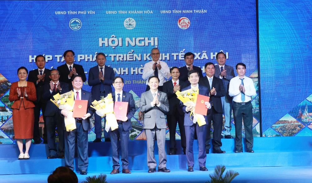 Ba tỉnh Khánh Hòa, Phú Yên và Ninh Thuận cùng hợp tác phát triển kinh tế-xã hội. (Ảnh: Đặng Tuấn/TTXVN)