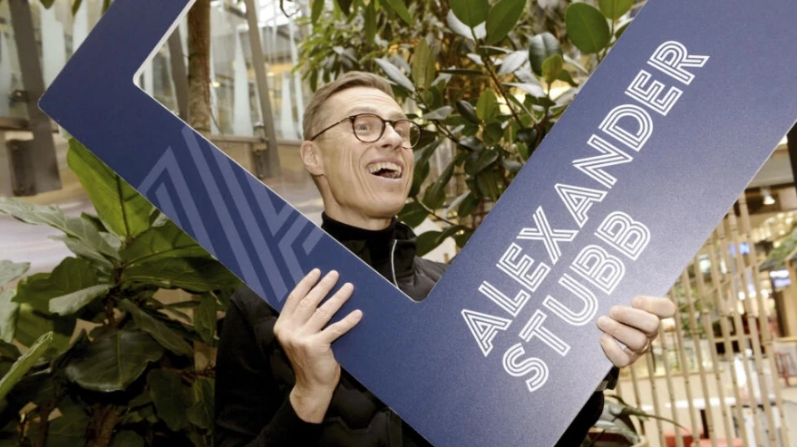 Ông Alexander Stubb vận động tranh cử tại Trung tâm Mua sắm Sello ở Espoo (Phần Lan), ngày 27/1/2024. (Nguồn: France 24)