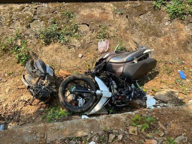 Vụ tai nạn xảy ra tại thị trấn Gio Linh trưa 19/2. (Ảnh: TTXVN)