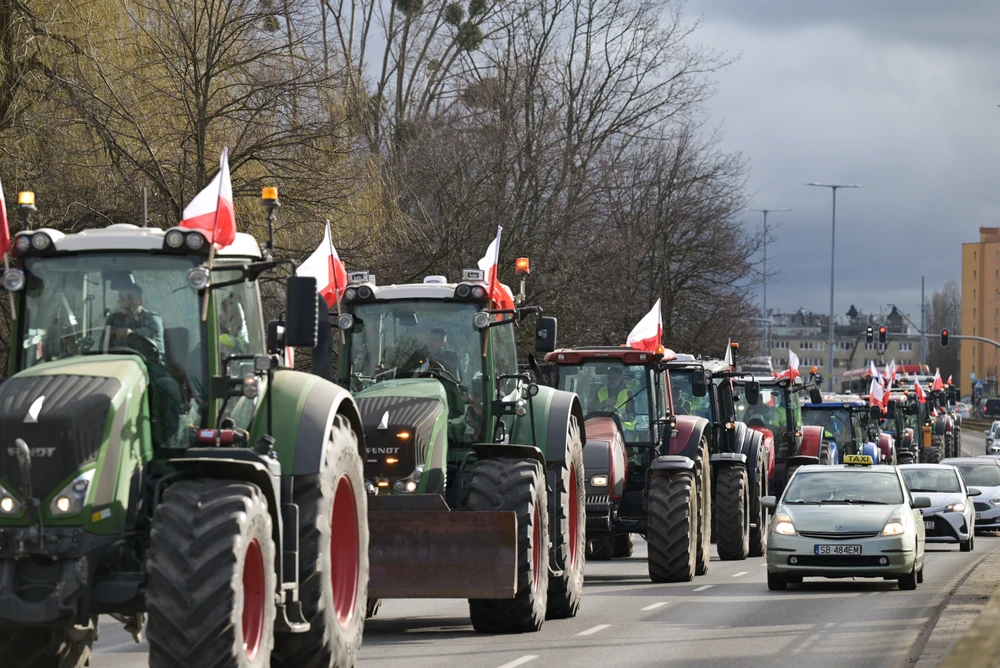 Nông dân Ba Lan biểu tình phản đối ngũ cốc của Ukraine tại Gdansk (Ba Lan) ngày 20/2/2024. (Ảnh: PAP/TTXVN)