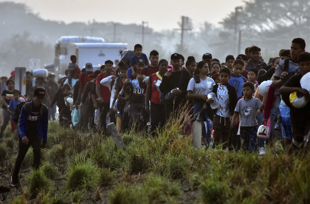 Người di cư trong hành trình tới Mỹ, tại khu vực Arriaga, bang Chiapas (Mexico), ngày 8/1/2024. (Ảnh: AFP/TTXVN)
