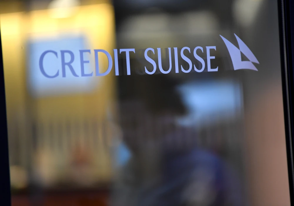 Biểu tượng Credit Suisse tại một chi nhánh ở Geneva (Thụy Sĩ). (Ảnh: THX/TTXVN)