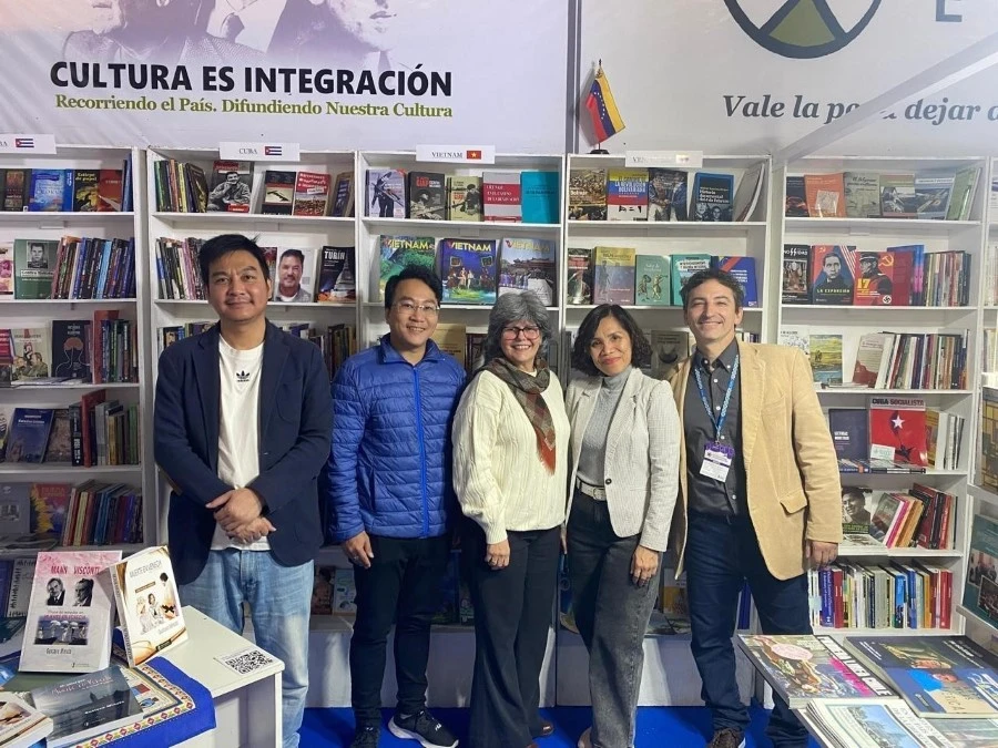 Không gian Việt Nam tại Hội chợ sách Buenos Aires lần thứ 48. (Ảnh: Đại sứ quán Việt Nam cung cấp)