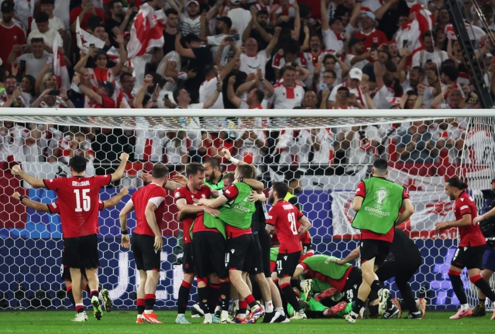 Đội tuyển Gruzia ăn mừng chiến thắng trước Bồ Đào Nha. (Ảnh: THX/TTXVN)