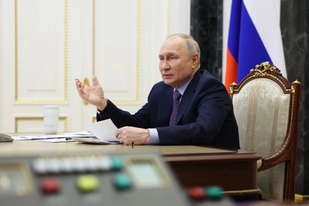 Tổng thống Nga Vladimir Putin chủ trì một cuộc họp tại Moskva. (Ảnh: AFP/TTXVN)