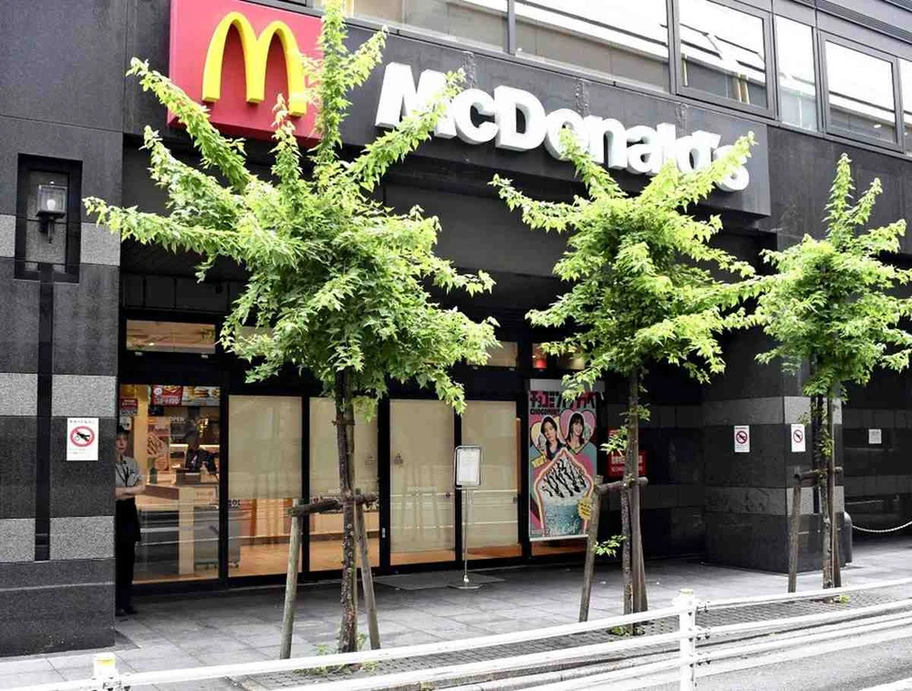 Một cửa hàng McDonald's đóng cửa do lỗi hệ thống ở phường Chuo, Tokyo, vào sáng 19/7. (Nguồn: The Yomiuri Shimbun/The Japan News)