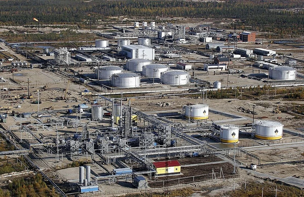 Nhà máy lọc dầu Rosneft ở thị trấn Gubkinsky, Tây Siberia (Liên bang Nga). (Ảnh: AFP/TTXVN)