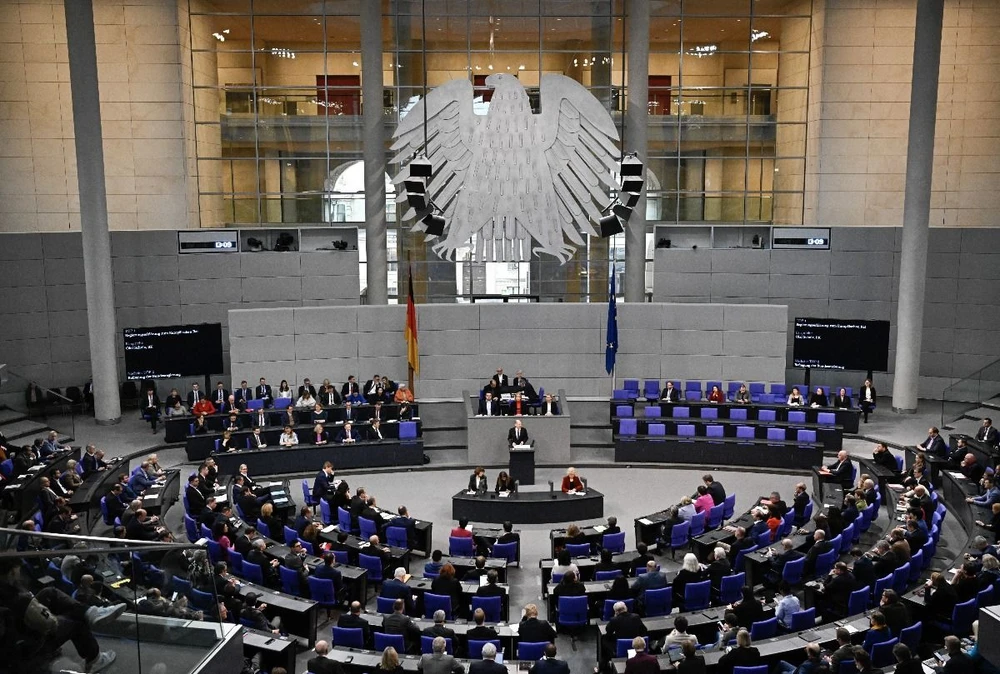 Toàn cảnh một phiên họp Hạ viện Đức tại Thủ đô Berlin. (Ảnh: AFP/TTXVN)