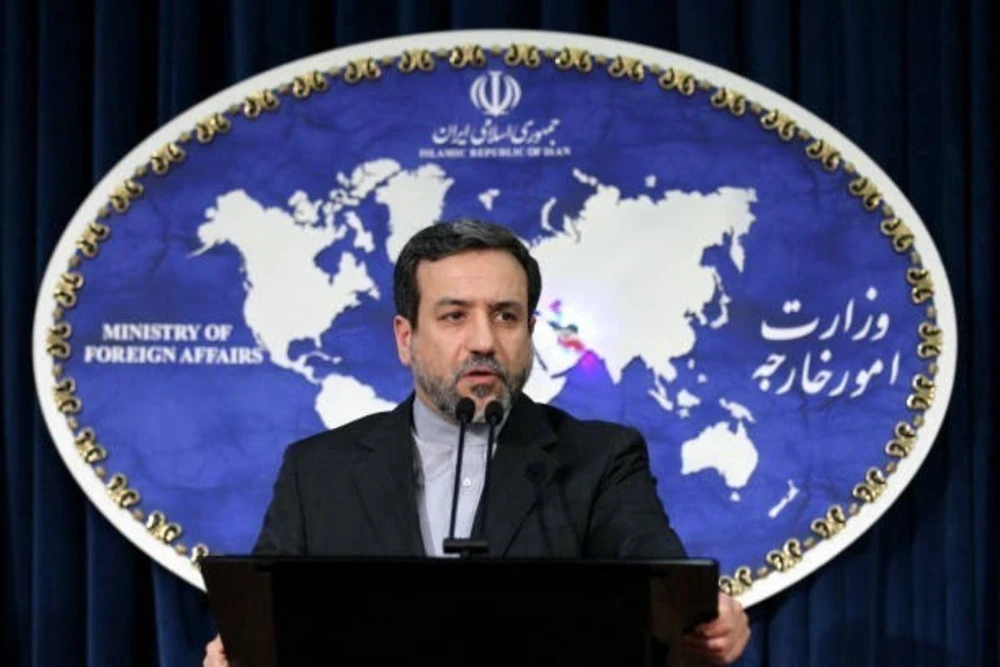 Ông Abbas Araghchi phát biểu họp báo tại Tehran (Iran). (Ảnh: Getty Images/TTXVN)