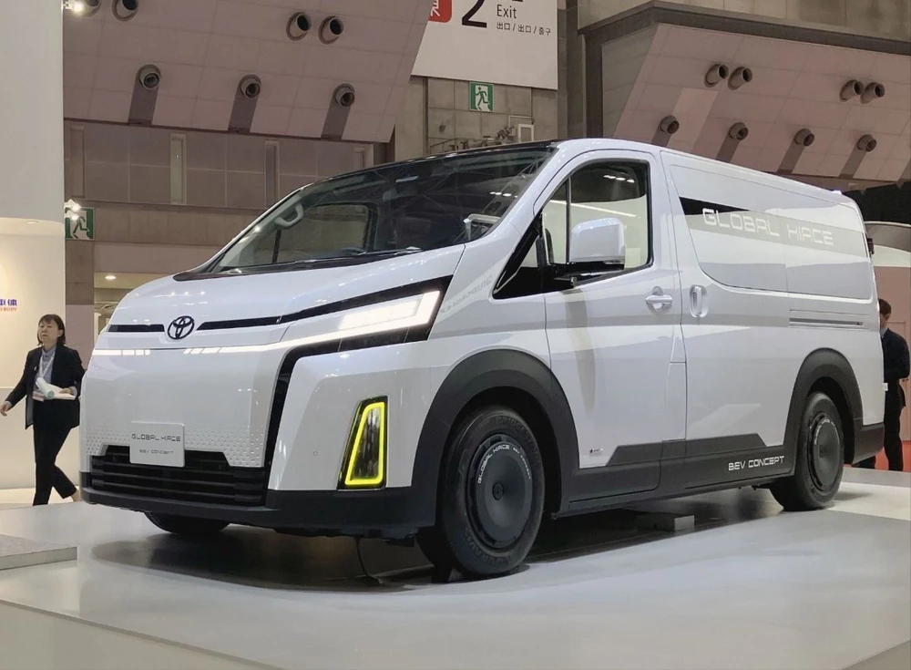 Một mẫu xe điện của Toyoto được giới thiệu tại Tokyo (Nhật Bản) hồi năm ngoái. (Ảnh: Kyodo/TTXVN)