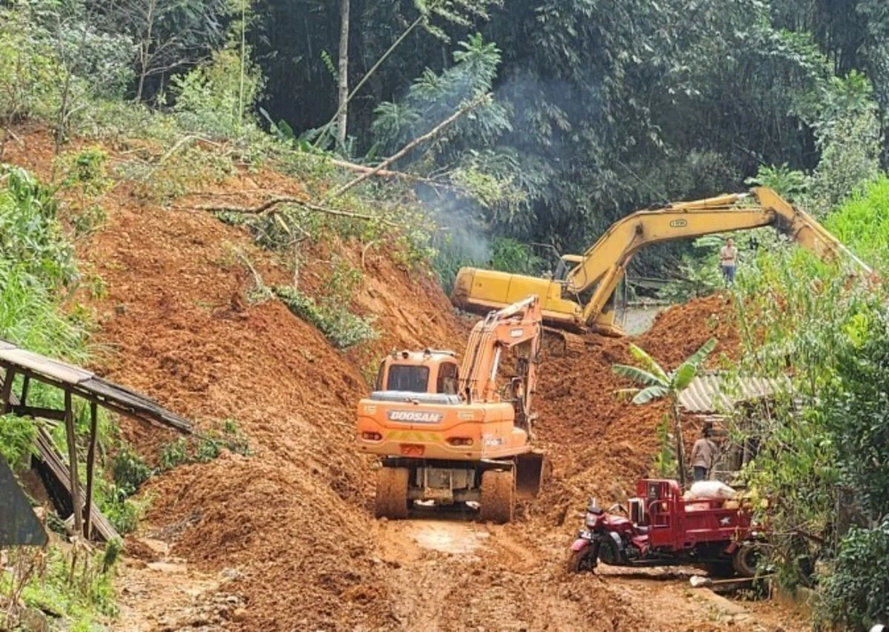 Tỉnh Cao Bằng đã khôi phục lại hệ thống giao thông, vận tải sau mưa lũ- Ảnh 1.