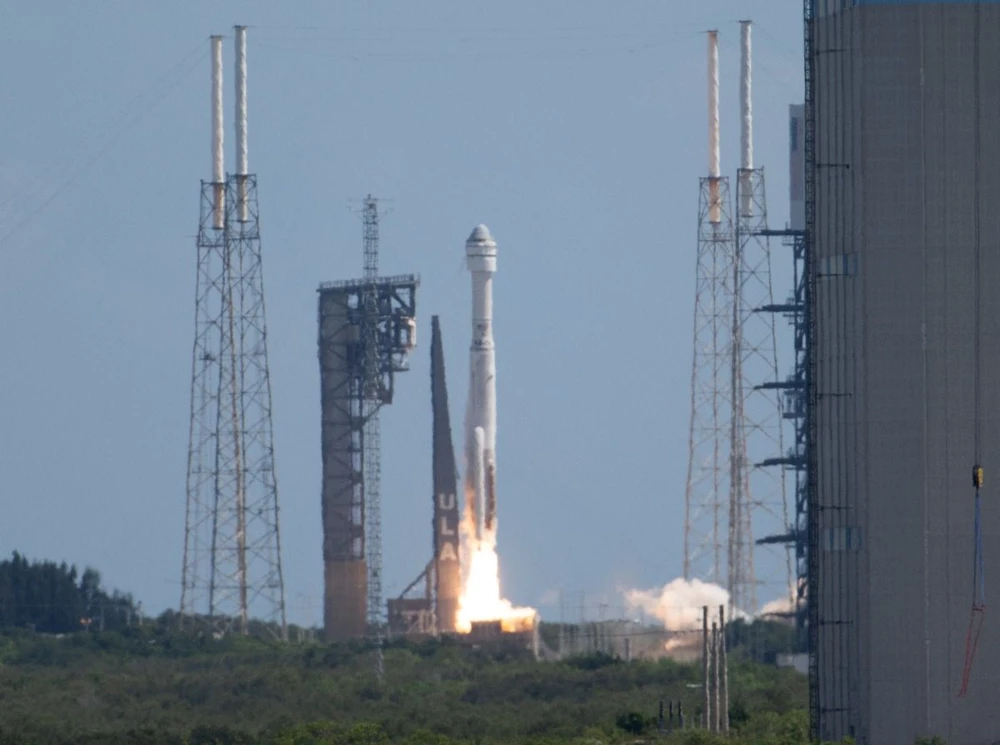 Tên lửa đẩy Atlas V mang theo tàu vũ trụ Boeing Starliner rời bệ phóng tại Mũi Canaveral, bang Florida (Mỹ) ngày 5/6/2024. (Ảnh: THX/TTXVN)