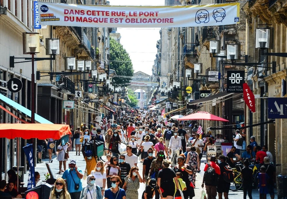 Quang cảnh phố mua sắm Sainte-Catherine ở Bordeaux, Pháp. (Ảnh: AFP/TTXVN)