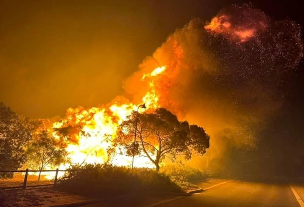 Một đám cháy rừng ở Australia. (Ảnh: AFP/TTXVN)