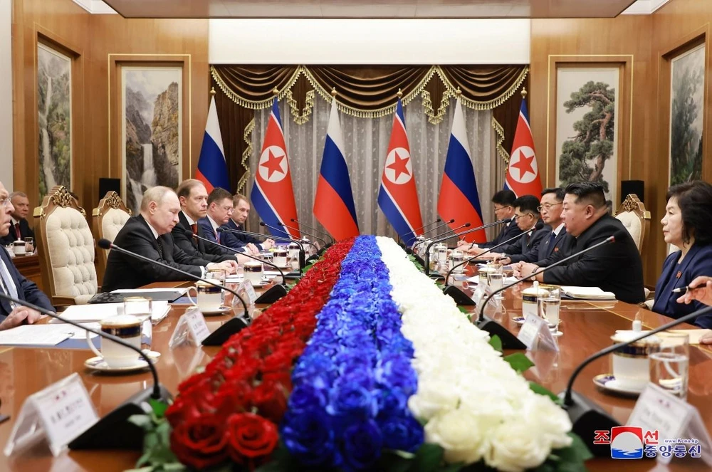 Ngày 19/6/2024, Tổng thống Nga Vladimir Putin và nhà lãnh đạo Triều Tiên Kim Jong Un đã ký hiệp ước về quan hệ đối tác chiến lược toàn diện giữa hai nước. (Ảnh: Yonhap/TTXVN)