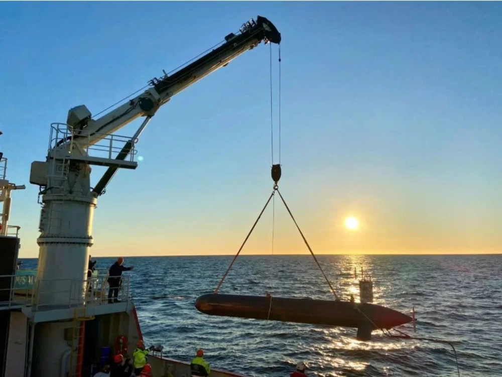 Tàu ngầm BlueWhale trên biển Baltic. (Nguồn: Naval News)