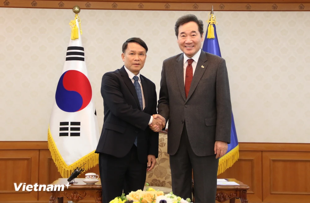 Thủ tướng Hàn Quốc Lee Nak-Yon đã tiếp Tổng Giám đốc TTXVN Nguyễn Đức Lợi cùng đoàn công tác tại Văn phòng Thủ tướng ở thủ đô Seoul. (Ảnh: Mạnh Hùng/Vietnam+)