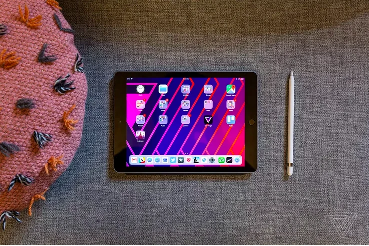Mẫu iPad cơ bản tiếp theo có thể được nâng lên kích thước màn hình 10inch. (Nguồn: The Verge).