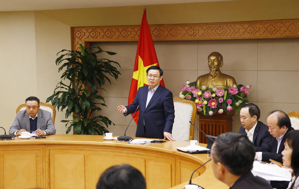 Phó Thủ tướng Vương Đình Huệ đề nghị các đại biểu tập trung đánh giá những khó khăn, vướng mắc trong quá trình tái cơ cấu các doanh nghiệp. (Ảnh: Lâm Khánh/TTXVN)