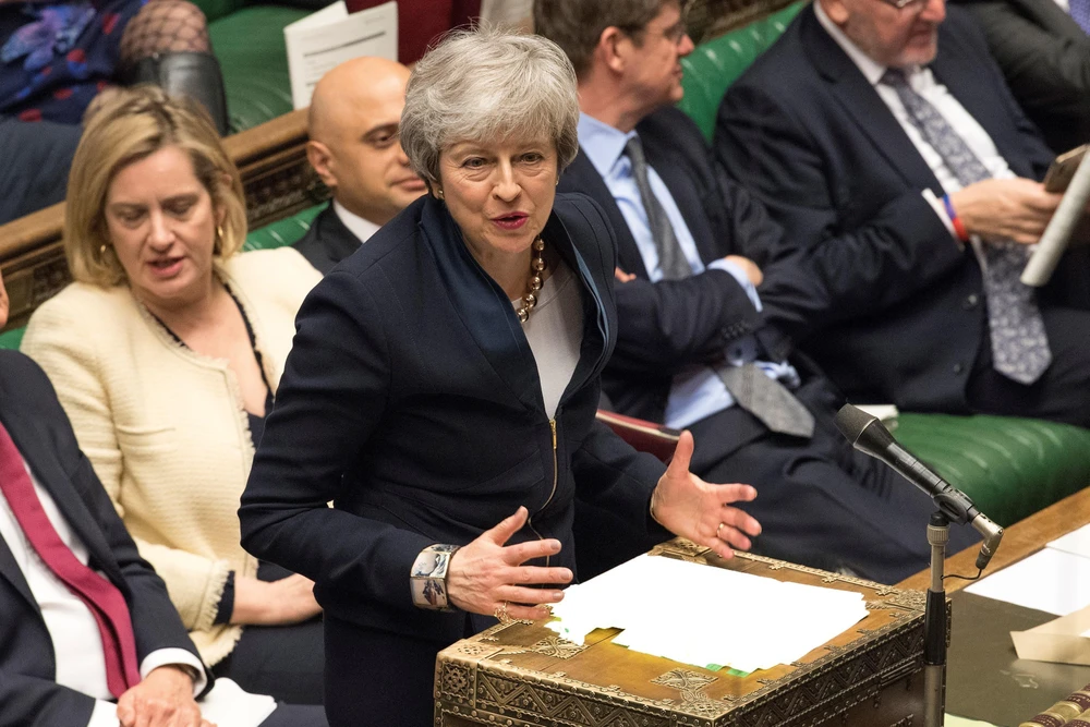 Thủ tướng Anh Theresa May (phía trước) tại phiên họp của Hạ viện về vấn đề Brexit ở London ngày 3/4/2019. (Nguồn: AFP/TTXVN)