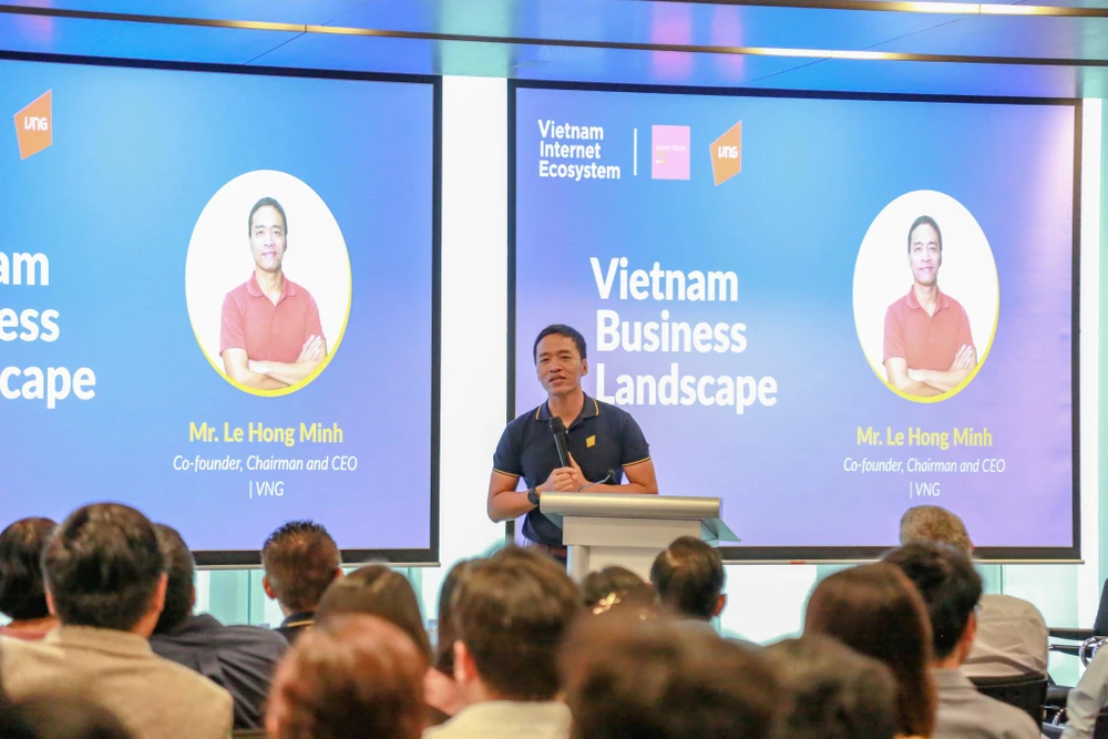 Ông Lê Hồng Minh-nhà đồng sáng lập, Chủ tịch và Tổng Giám đốc của VNG phát biểu tại diễn đàn Hệ sinh thái Internet Việt Nam diễn ra ngày 13/4, tại Singapore. (Ảnh: PV/Vietnam+)
