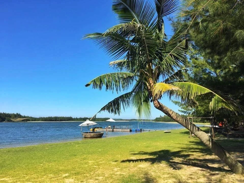 Thắng cảnh Bàn Than, huyện Núi Thành, Quảng Nam là điểm nhấn trên hành trình du lịch biển đảo Cù Lao Chàm-Tam Hải-Lý Sơn. (Ảnh: Hữu Trung/TTXVN)