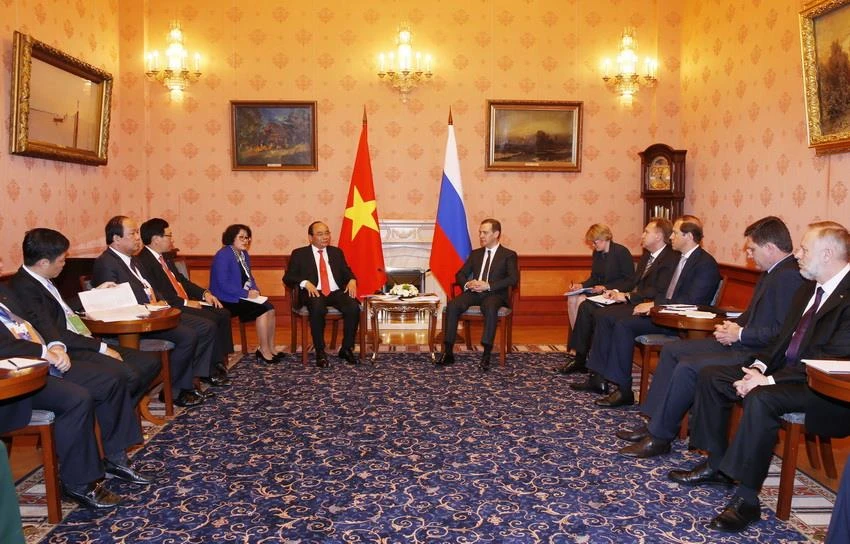 Thủ tướng Nguyễn Xuân Phúc hội đàm với Thủ tướng Dmitry Medvedev, sáng 16/5/2016, tại thủ đô Moskva, trong khuôn khổ chuyến thăm chính thức Liên bang Nga và tham dự Hội nghị cấp cao kỷ niệm 20 năm Quan hệ đối thoại ASEAN-Nga. (Ảnh: Thống Nhất/TTXVN)