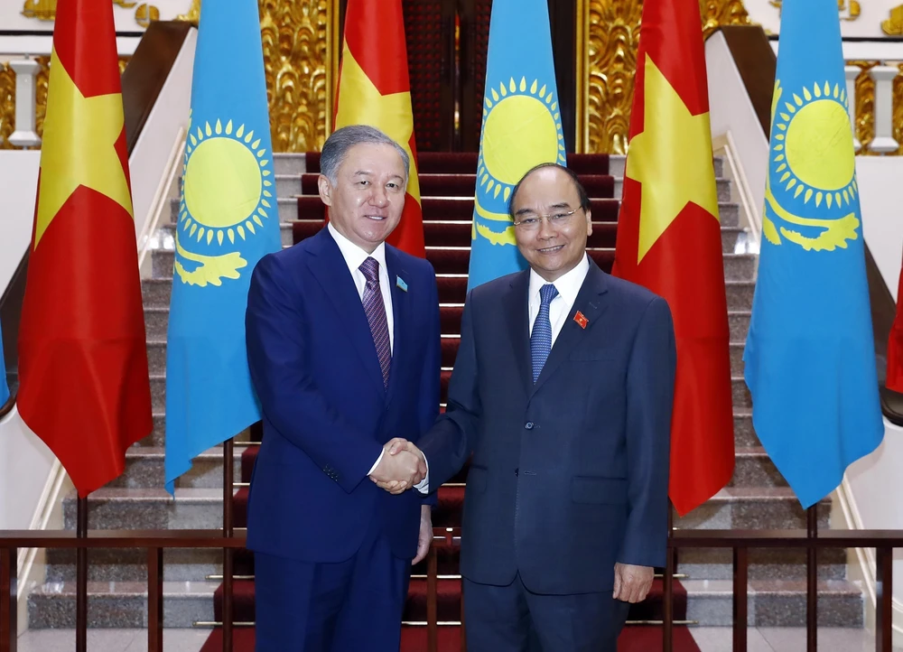 Thủ tướng Nguyễn Xuân Phúc tiếp Ngài Nurlan Nigmatulin, Chủ tịch Hạ viện Cộng hòa Kazakhstan đang thăm chính thức Việt Nam. (Ảnh: Thống Nhất/TTXVN)