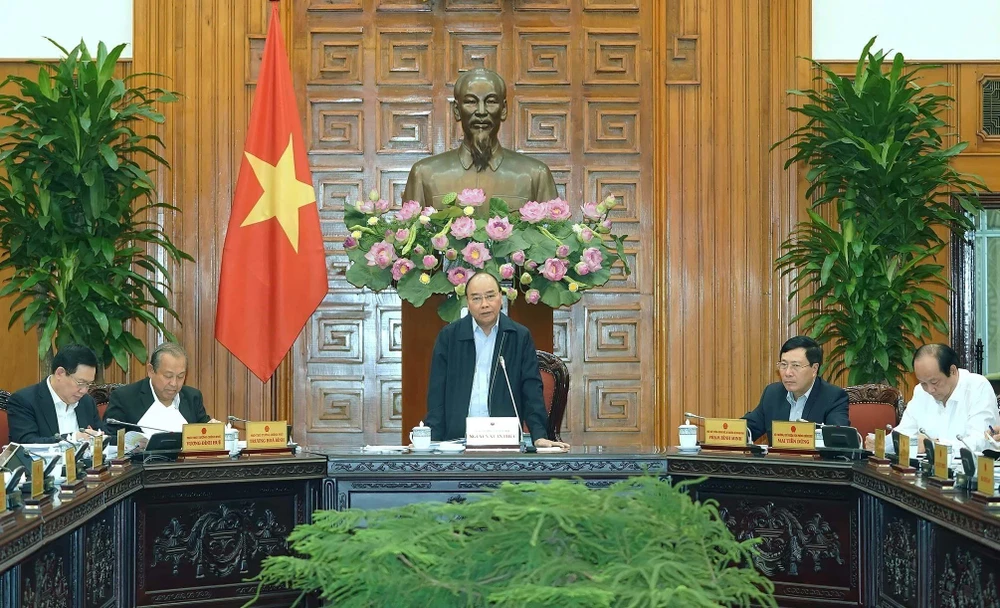 Thủ tướng Nguyễn Xuân Phúc chủ trì họp Thường trực Chính phủ. (Ảnh: Thống Nhất/TTXVN)