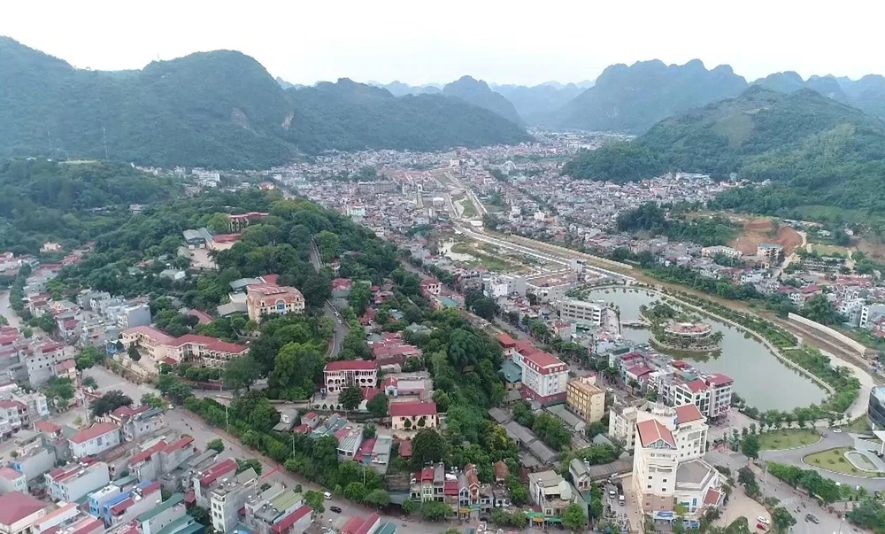 Thành phố Sơn La nhìn từ trên cao. (Ảnh: Nguyễn Cường/TTXVN)