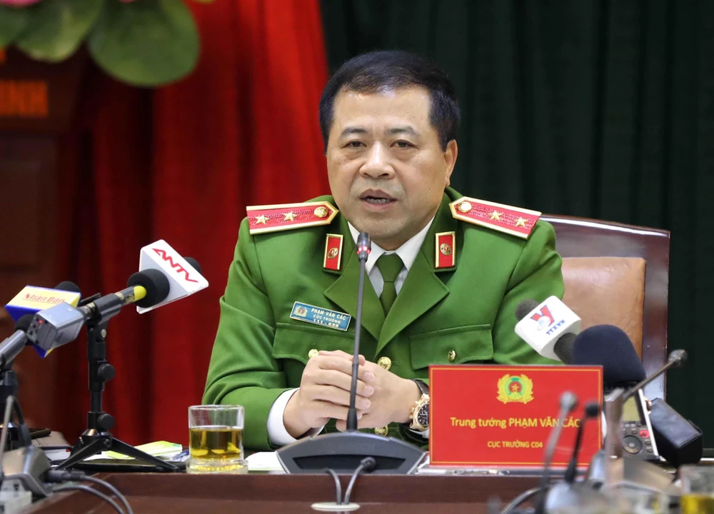 Trung tướng Phạm Văn Các, Cục trưởng Cục Cảnh sát điều tra tội phạm về ma túy thông tin cho phóng viên báo chí. (Ảnh: Doãn Tấn/TTXVN)