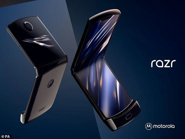 Hình ảnh quảng cáo điện thoại màn hình gập Motorola Razr. (Nguồn: PA)