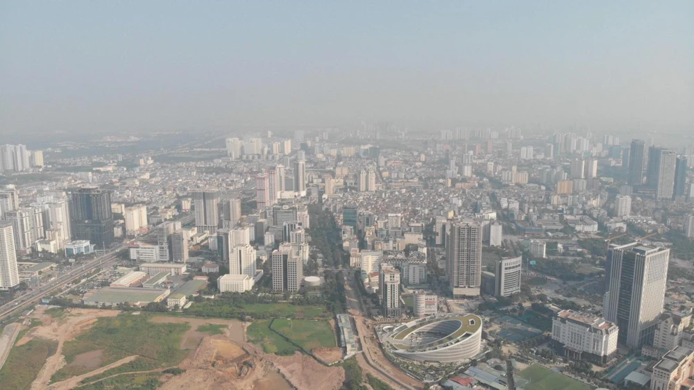 Tình trạng ô nhiễm không khí, bụi mịn tại khu vực quận Cầu Giấy. (Ảnh: Thành Đạt/TTXVN)