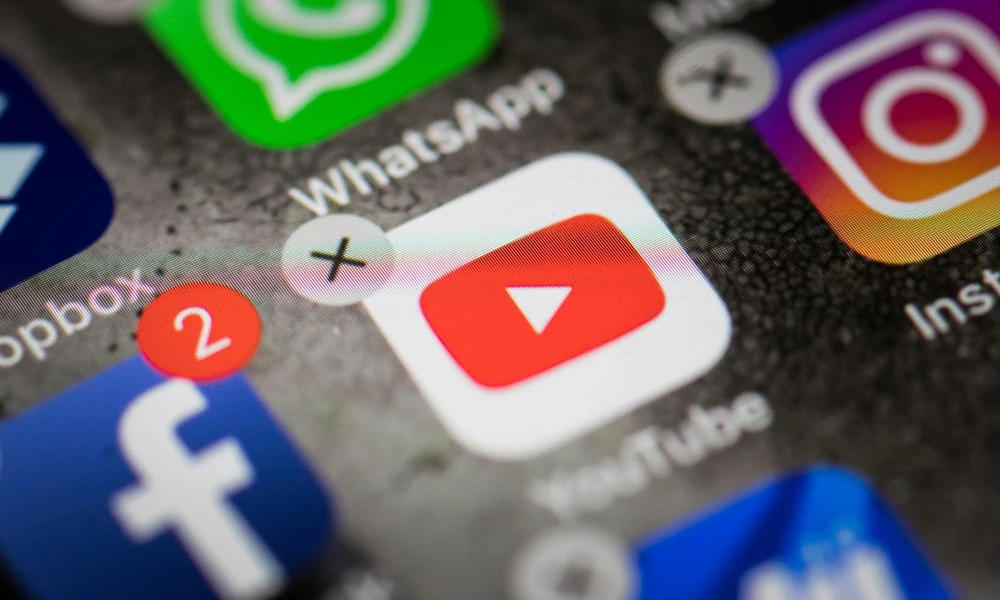 Các công ty mạng xã hội như Facebook, YouTube Instagram sẽ phải chịu sự kiểm tra giám sát chặt chẽ hơn nữa từ Ofcom. (Nguồn: Getty Images)