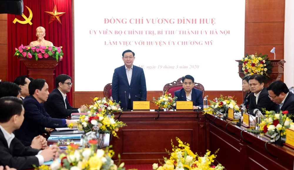 Bí thư Thành ủy Hà Nội Vương Đình Huệ phát biểu tại buổi làm việc. (Nguồn: TTXVN)