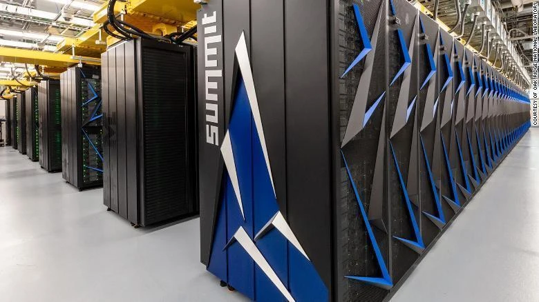 Hệ thống siêu máy tính Summit của IBM. (Nguồn: CNN)