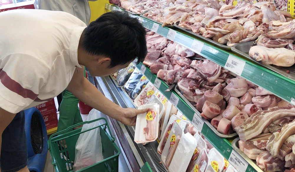 Thị trường Thành phố Hồ Chí Minh đa dạng sản phẩm thịt lợn từ chủng loại đến số lượng. (Ảnh: Mỹ Phương/TTXVN)