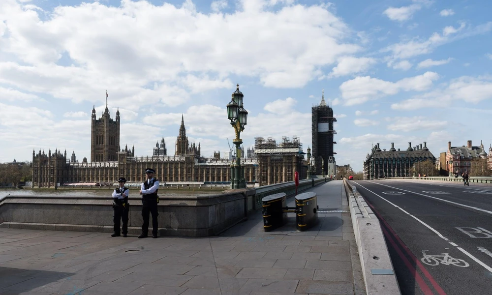 Thủ đô London (Anh) trong những ngày phong tỏa nhằm tránh lây lan SARS-CoV-2. (Nguồn: Getty Images)