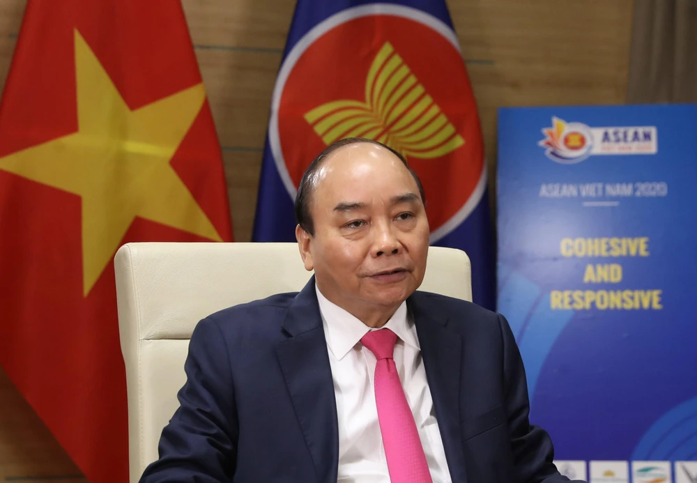 Thủ tướng Nguyễn Xuân Phúc, Chủ tịch ASEAN 2020 trả lời phỏng vấn kết quả của 2 hội nghị. (Ảnh: Thống Nhất/TTXVN)