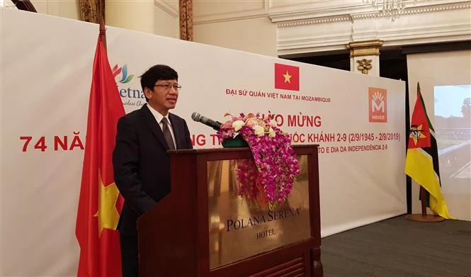 Đại sứ Việt Nam tại Mozambique Lê Huy Hoàng phát biểu khai mạc buổi lễ. (Nguồn: Đình Lượng - TTXVN/Vietnam+)