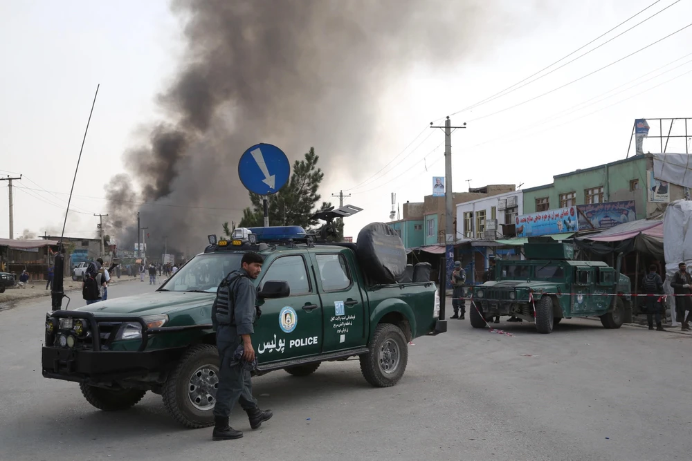 Trong ảnh: Lực lượng an ninh Afghanistan gác gần hiện trường vụ đánh bom ở thủ đô Kabul do Taliban tiến hành, khiến hơn 130 người thương vong, ngày 3/9/2019. (Nguồn: THX/TTXVN)