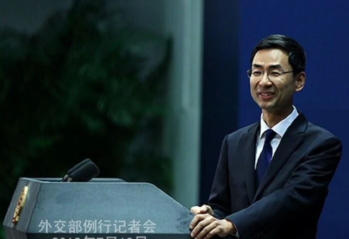 Người phát ngôn Bộ Ngoại giao Trung Quốc Cảnh Sảng tại cuộc họp báo ở Bắc Kinh, Trung Quốc. (Nguồn: IRNA/TTXVN)