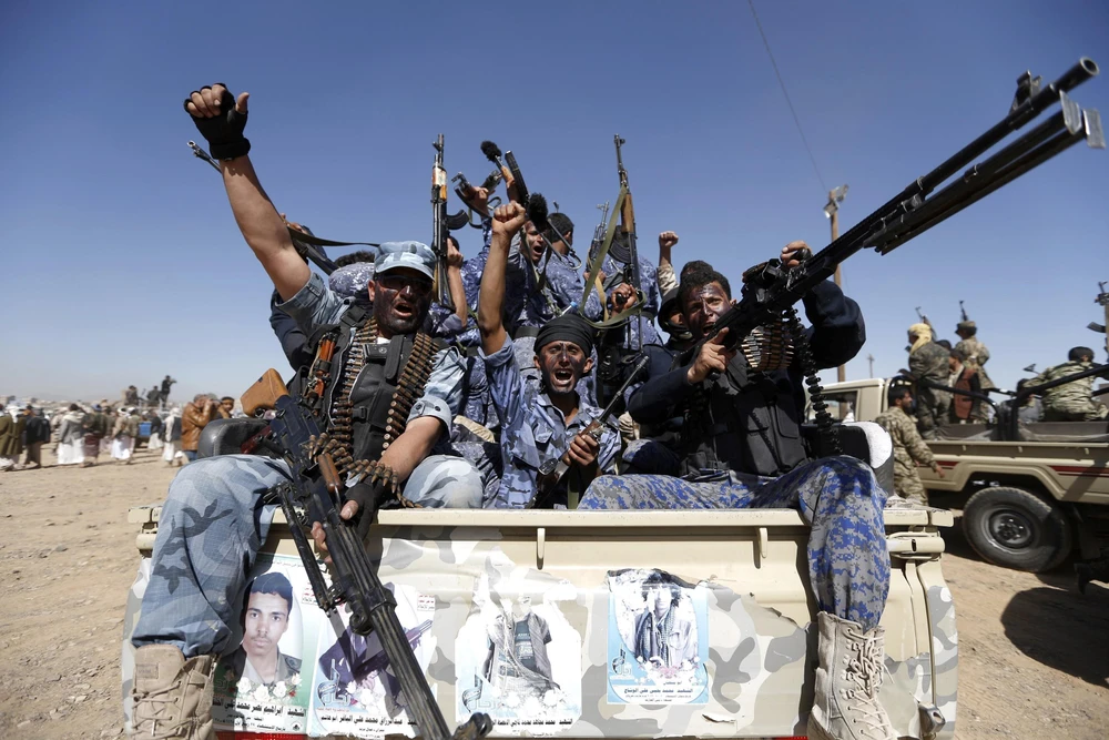 Trong ảnh (tư liệu): Các tay súng Houthi tại Sanaa, Yemen. (Nguồn: AFP/TTXVN)