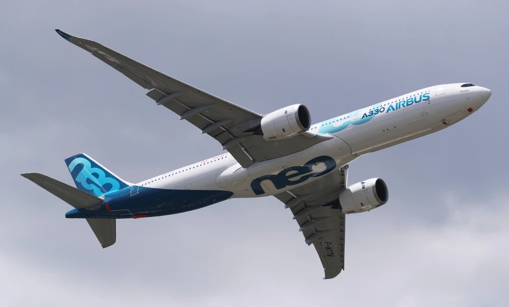 Máy bay Airbus A330neo được giới thiệu tại Triển lãm hàng không quốc tế Paris lần thứ 53 ở Pháp ngày 17/6. (Nguồn: THX/TTXVN)