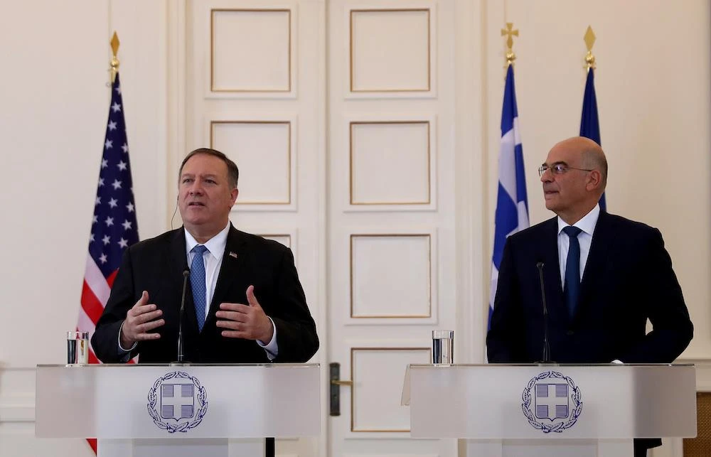Ngoại trưởng Mỹ Mike Pompeo (trái) đang có chuyến thăm Hy Lạp, đề cao vai trò của nước này đối với ổn định tại khu vực. (Nguồn: theworldnews)