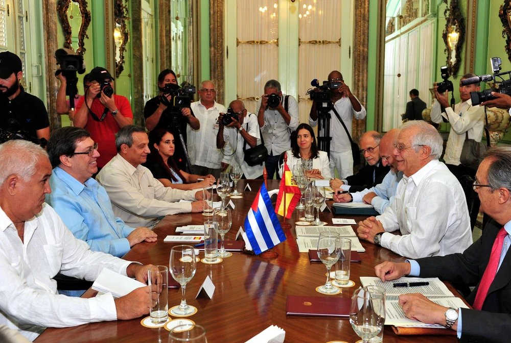 Bộ trưởng Ngoại giao Cuba Bruno Rodríguez hội đàm với Bộ trưởng Ngoại giao, Liên minh châu Âu và Hợp tác của Tây Ban Nha Josep Borrell. (Ảnh: Vũ Hà/TTXVN)