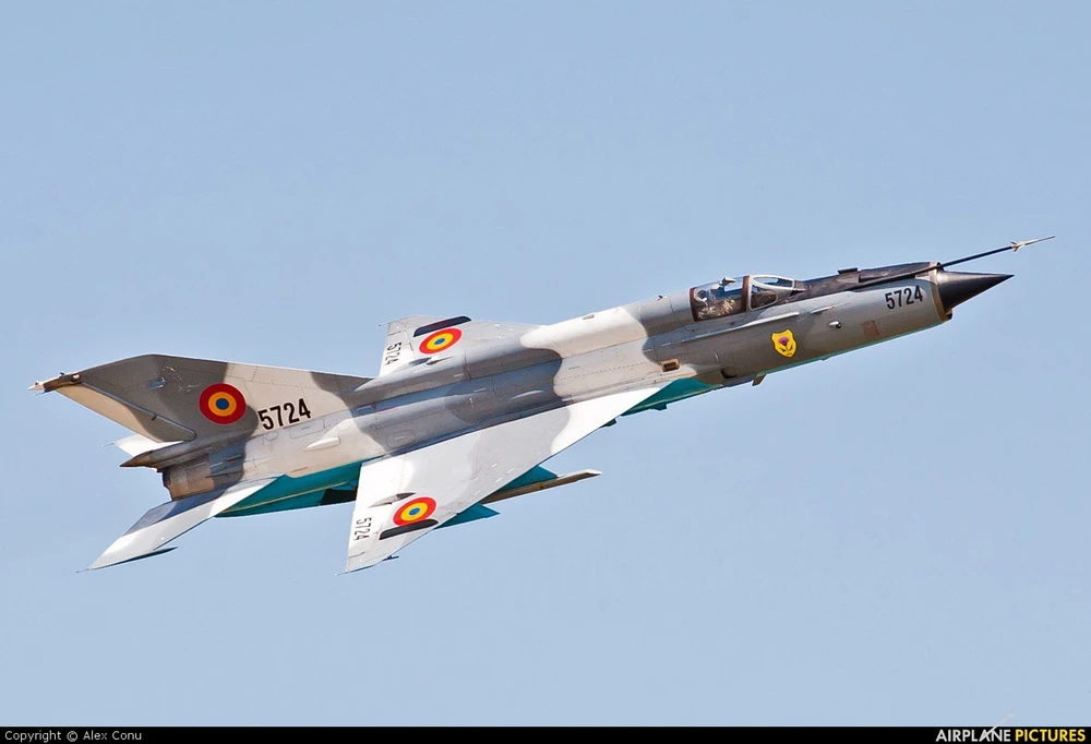 Rơi máy bay tiêm kích MiG-21 của không quân Romania | Vietnam+ (VietnamPlus)