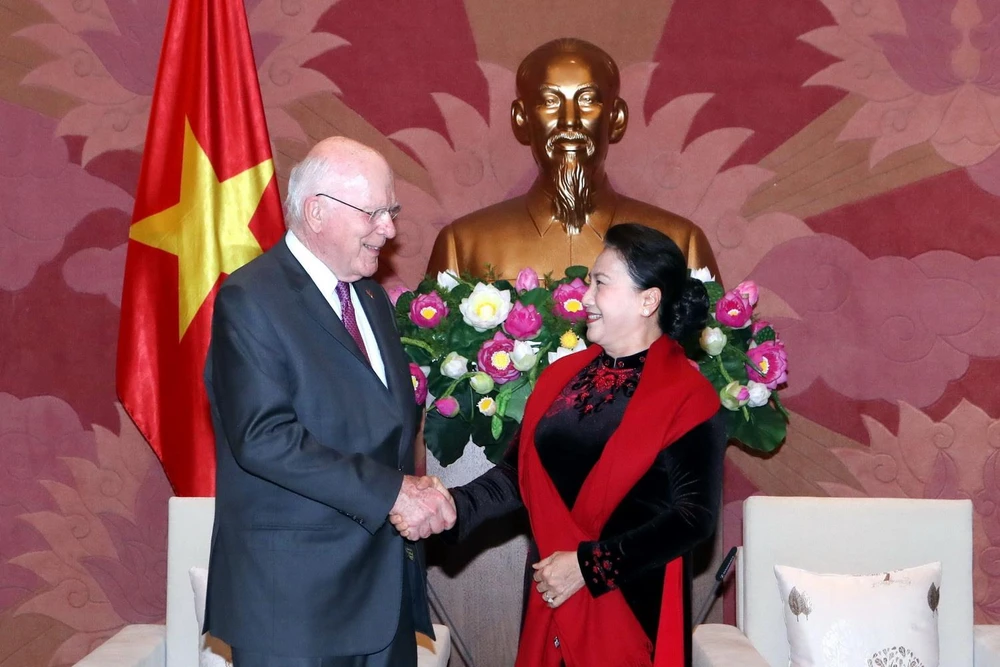 Chủ tịch Quốc hội Nguyễn Thị Kim Ngân và Thượng nghị sỹ Patrick Leahy. (Ảnh: Trọng Đức/TTXVN)